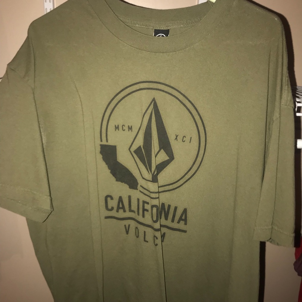Volcom t shirt